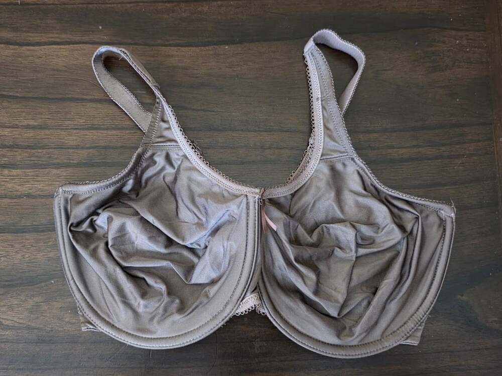 Wacoal Basic Beauty Underwire Bra Size 38DDD Taupe